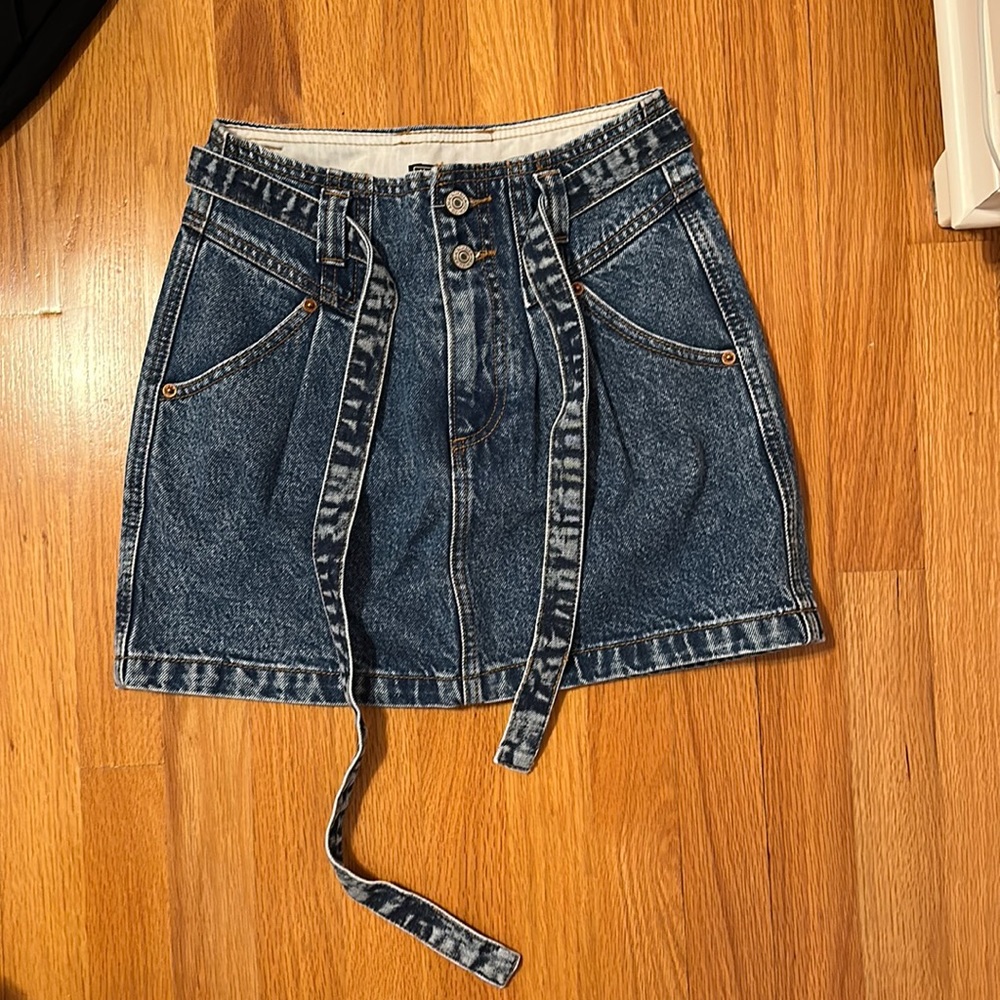 Abercrombie and Fitch Natural Rise Jean Skirt Size 25